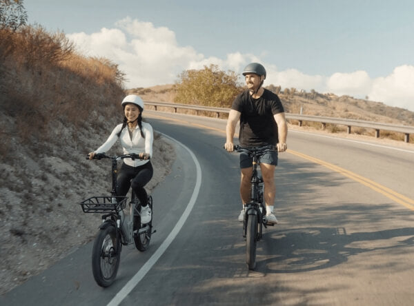 FLOW M1用　ブラック　シート　EBIKE 絶妙なデザイン FLOW M1用ブラックシートEBIKE パーツ - パーツ